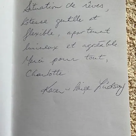 Typique Parisien Lägenhet